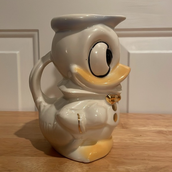 Disney’s Donald Duck Ceramic Pitcher-GUC - Picture 5 of 17